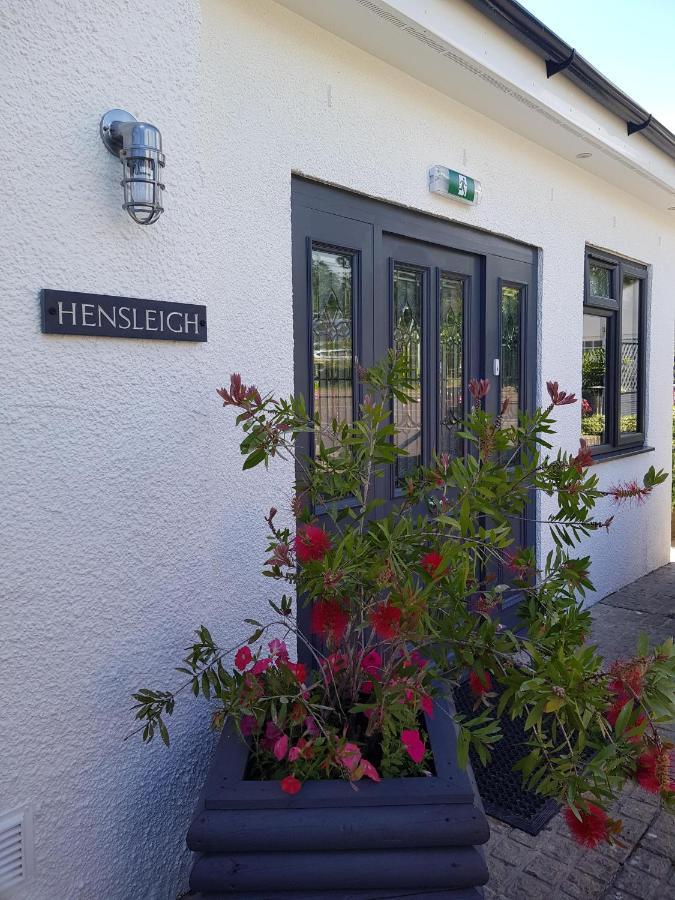 チャーマス Hensleigh House Bed & Breakfast エクステリア 写真